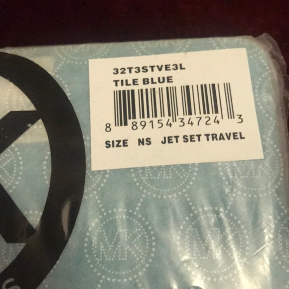 ❌SOLD❌ Michael Kors Saffiano Jet Set Large Wallet - Picture 3 of 4